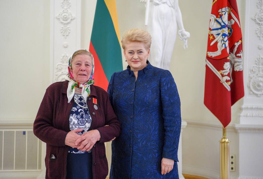 Prezidentė apdovanojo daugiavaikes motinas