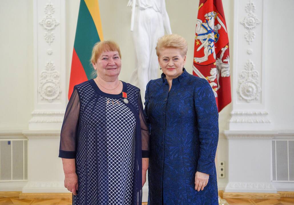 Prezidentė apdovanojo daugiavaikes motinas