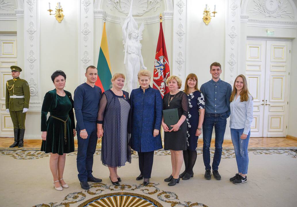 Prezidentė apdovanojo daugiavaikes motinas