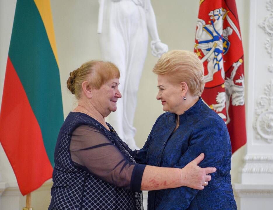 Prezidentė apdovanojo daugiavaikes motinas
