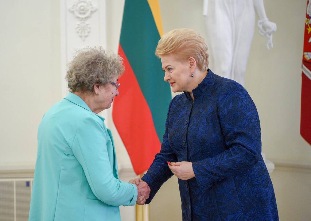 Prezidentė apdovanojo daugiavaikes motinas