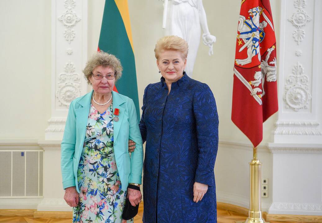 Prezidentė apdovanojo daugiavaikes motinas