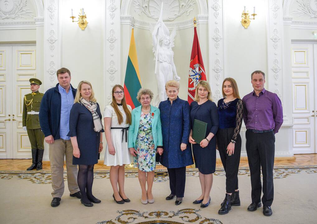 Prezidentė apdovanojo daugiavaikes motinas