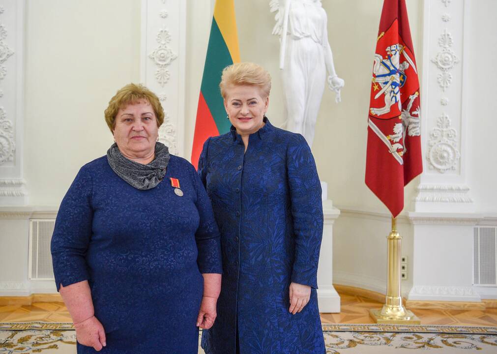Prezidentė apdovanojo daugiavaikes motinas