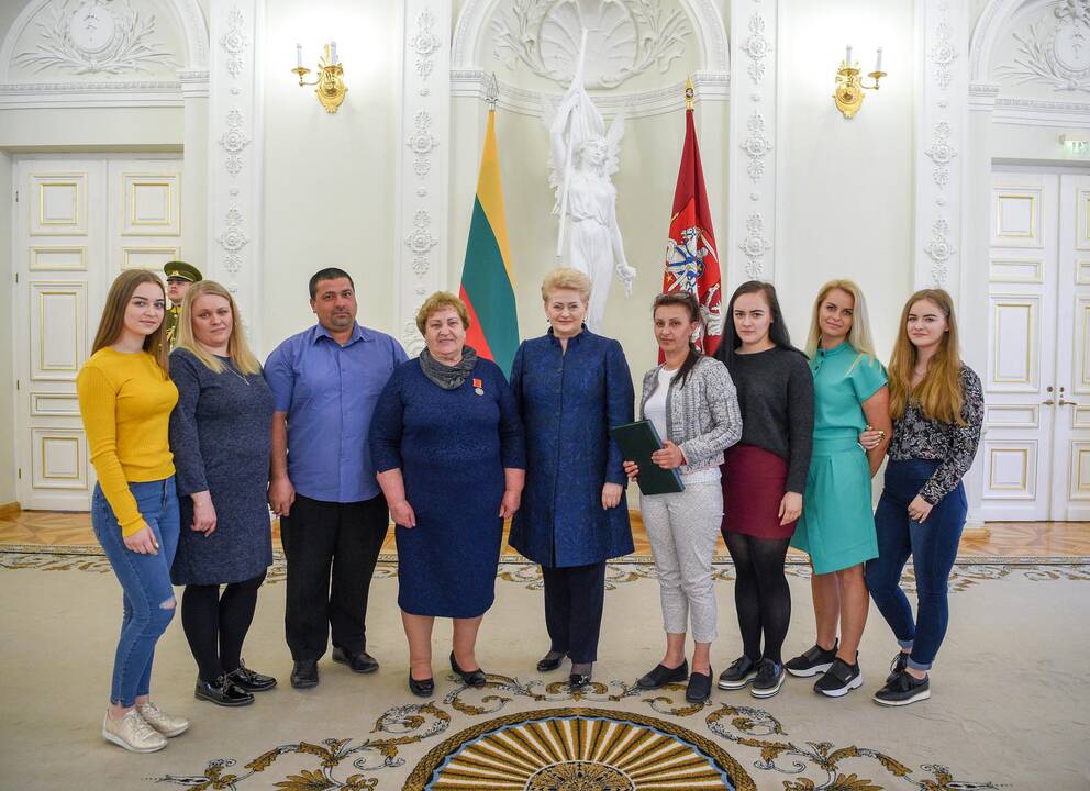 Prezidentė apdovanojo daugiavaikes motinas