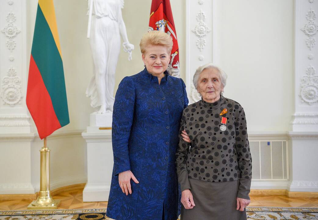 Prezidentė apdovanojo daugiavaikes motinas
