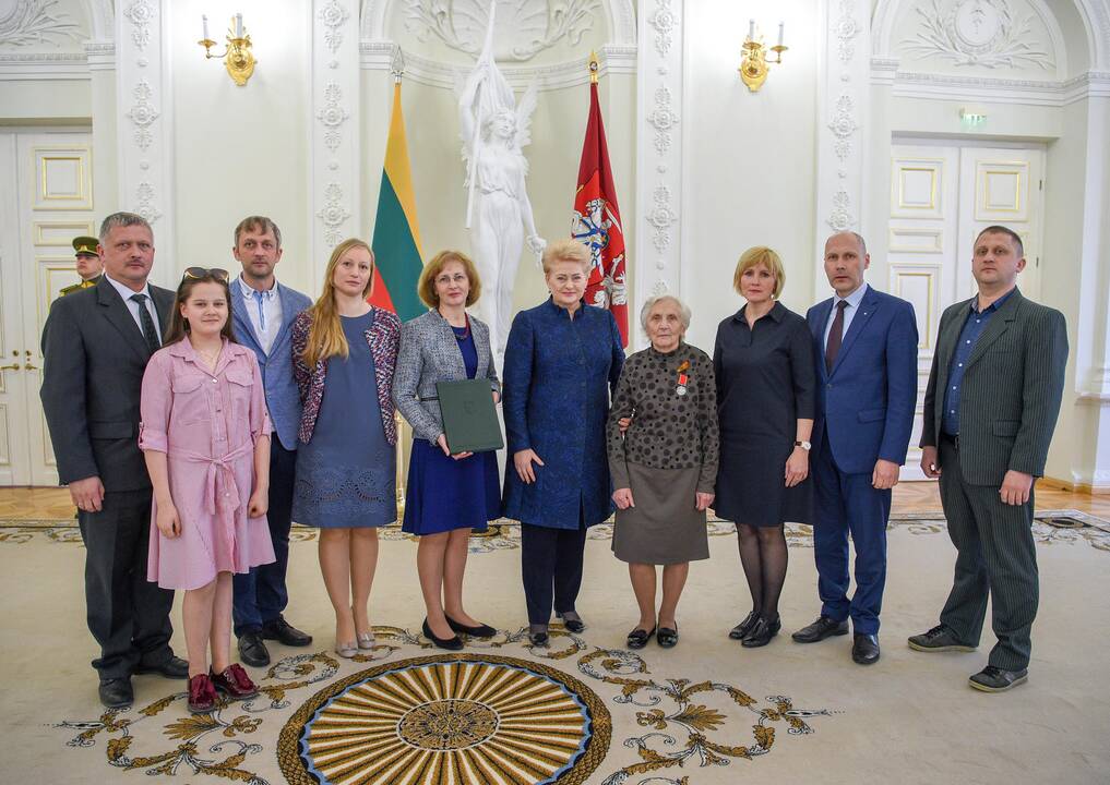 Prezidentė apdovanojo daugiavaikes motinas