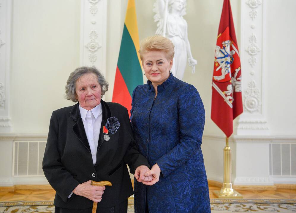 Prezidentė apdovanojo daugiavaikes motinas