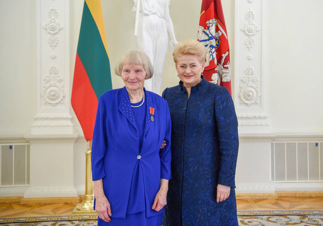 Prezidentė apdovanojo daugiavaikes motinas