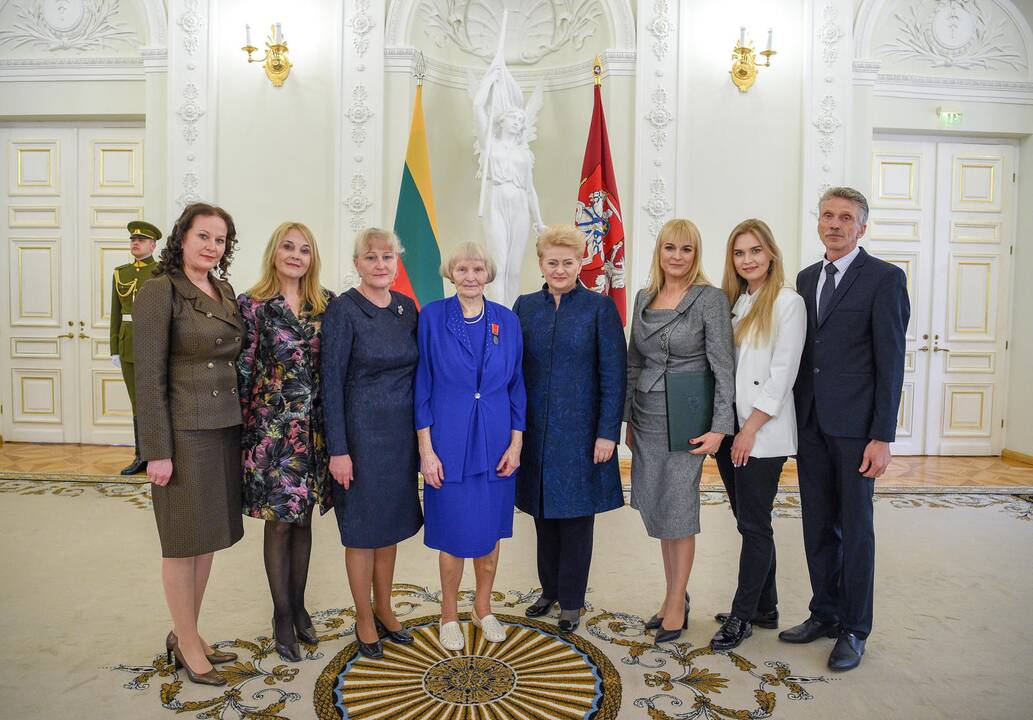 Prezidentė apdovanojo daugiavaikes motinas