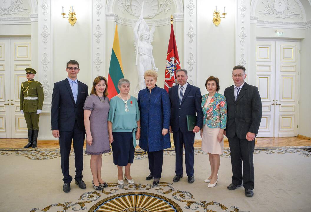 Prezidentė apdovanojo daugiavaikes motinas