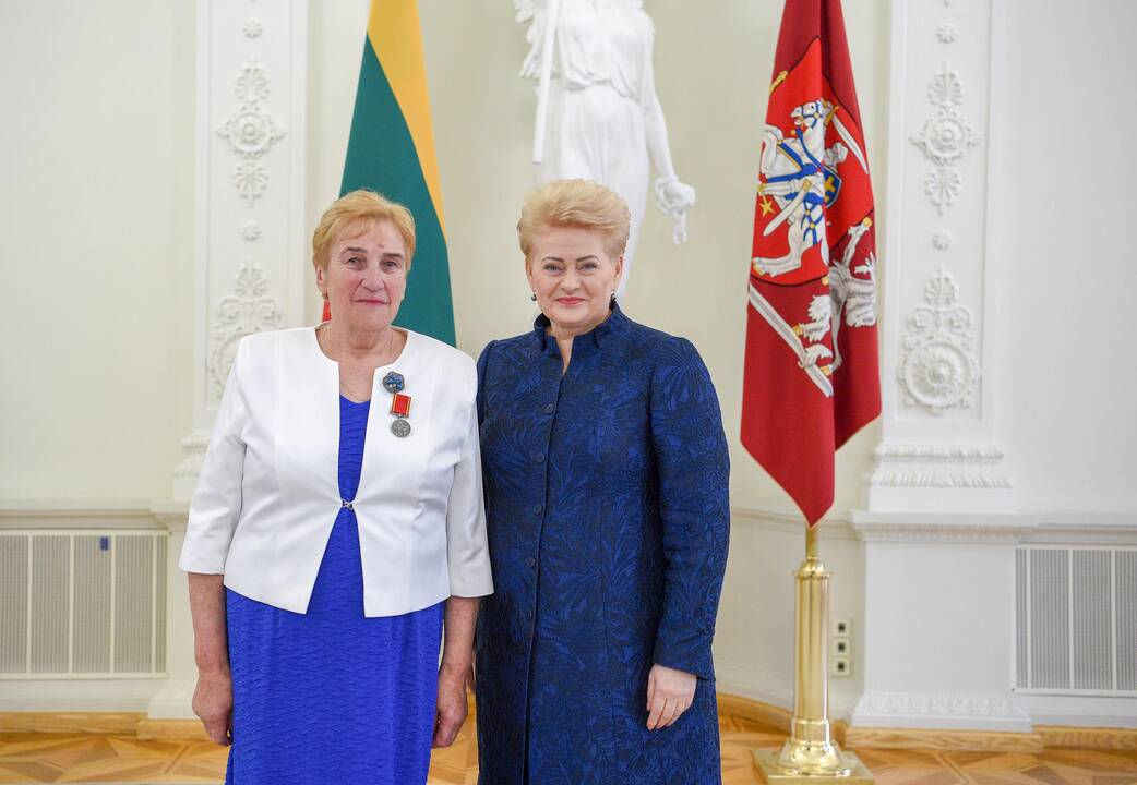 Prezidentė apdovanojo daugiavaikes motinas