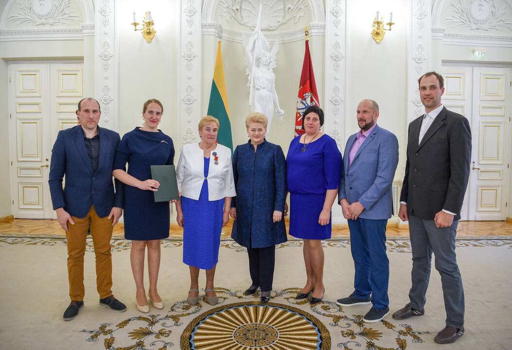 Prezidentė apdovanojo daugiavaikes motinas