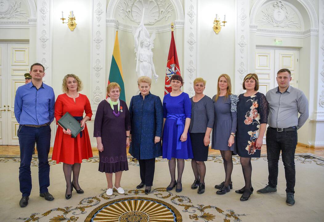 Prezidentė apdovanojo daugiavaikes motinas