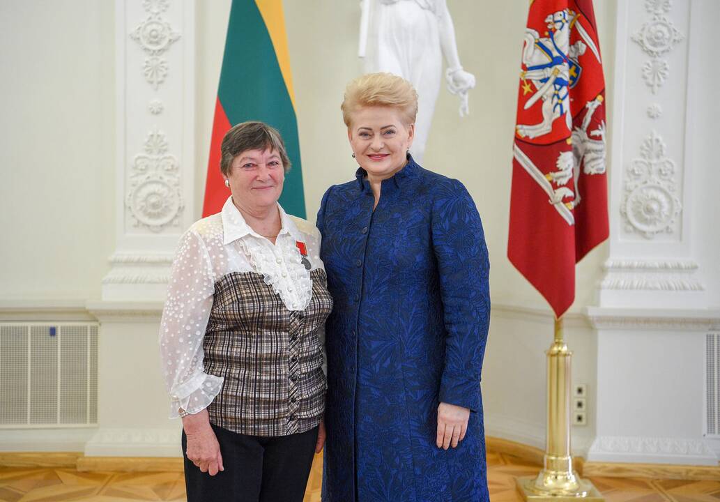 Prezidentė apdovanojo daugiavaikes motinas