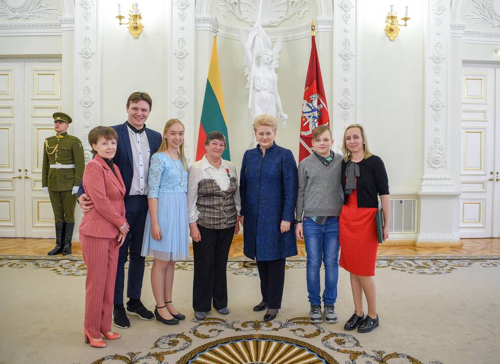Prezidentė apdovanojo daugiavaikes motinas