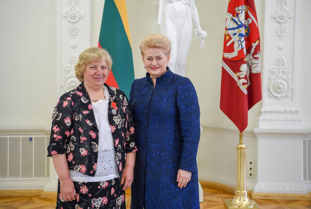 Prezidentė apdovanojo daugiavaikes motinas