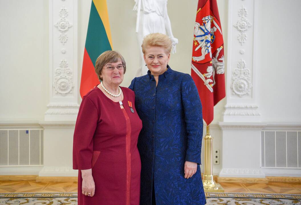 Prezidentė apdovanojo daugiavaikes motinas