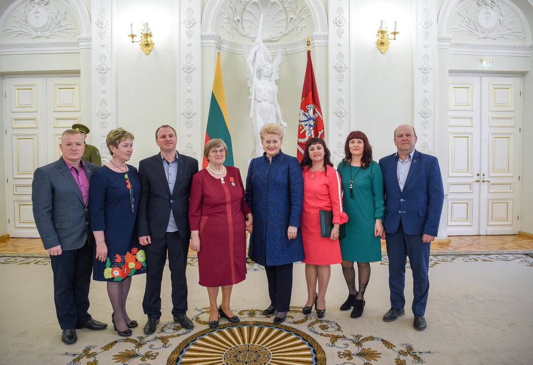 Prezidentė apdovanojo daugiavaikes motinas