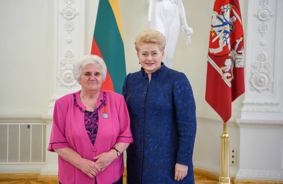 Prezidentė apdovanojo daugiavaikes motinas