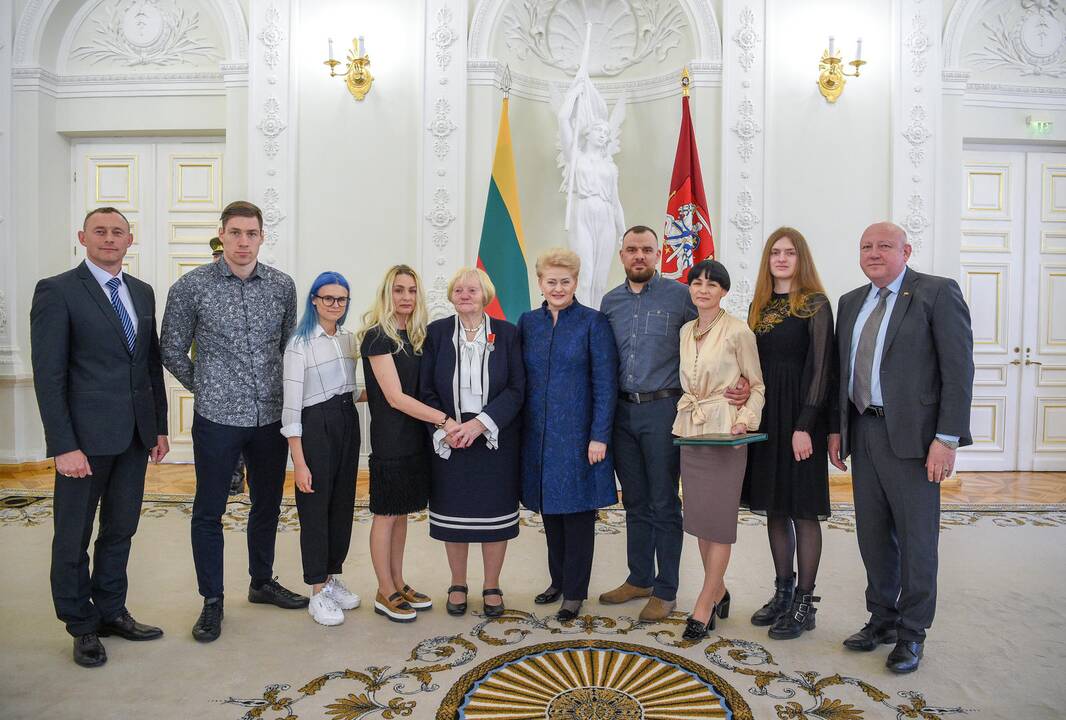 Prezidentė apdovanojo daugiavaikes motinas