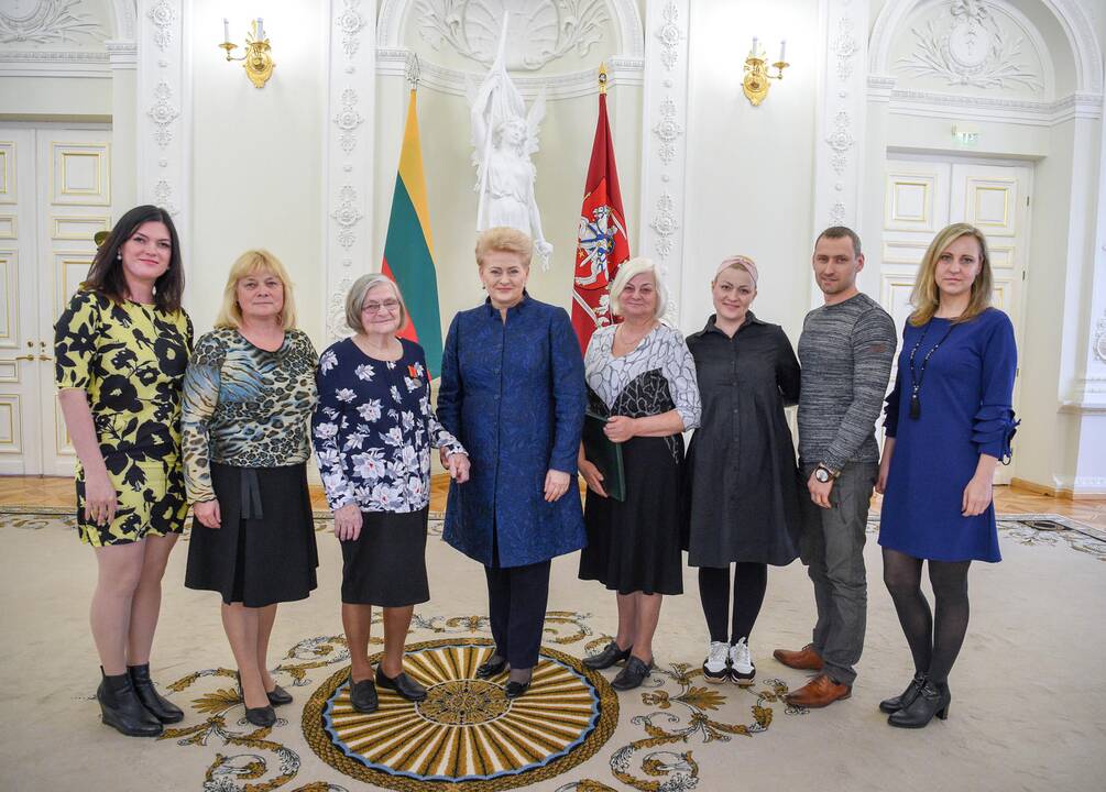 Prezidentė apdovanojo daugiavaikes motinas
