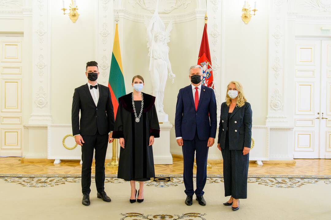 Prezidentas priėmė aštuonių teisėjų priesaikas