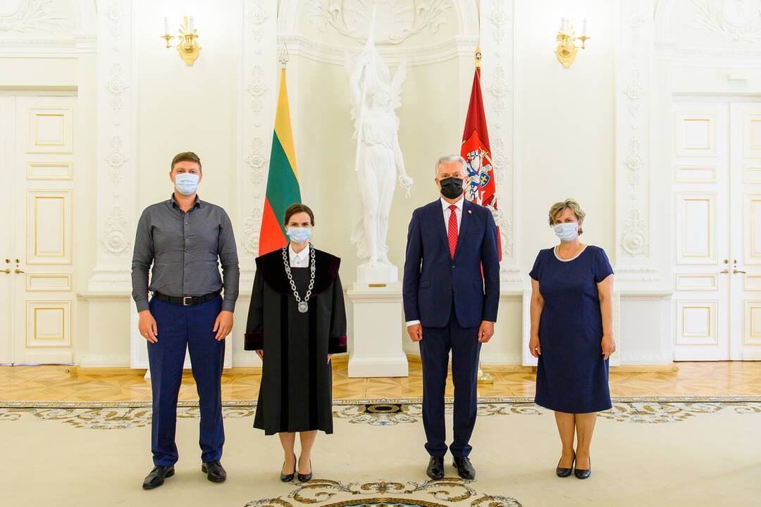 Prezidentas priėmė aštuonių teisėjų priesaikas