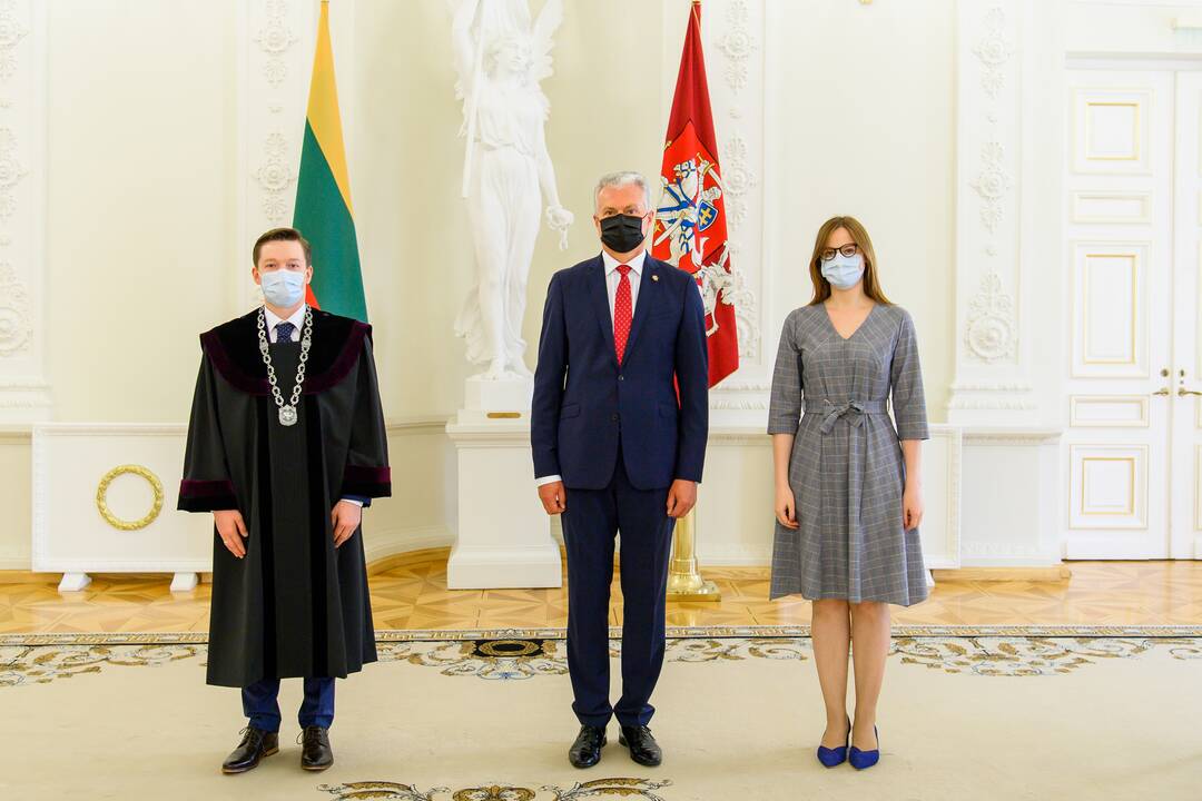 Prezidentas priėmė aštuonių teisėjų priesaikas