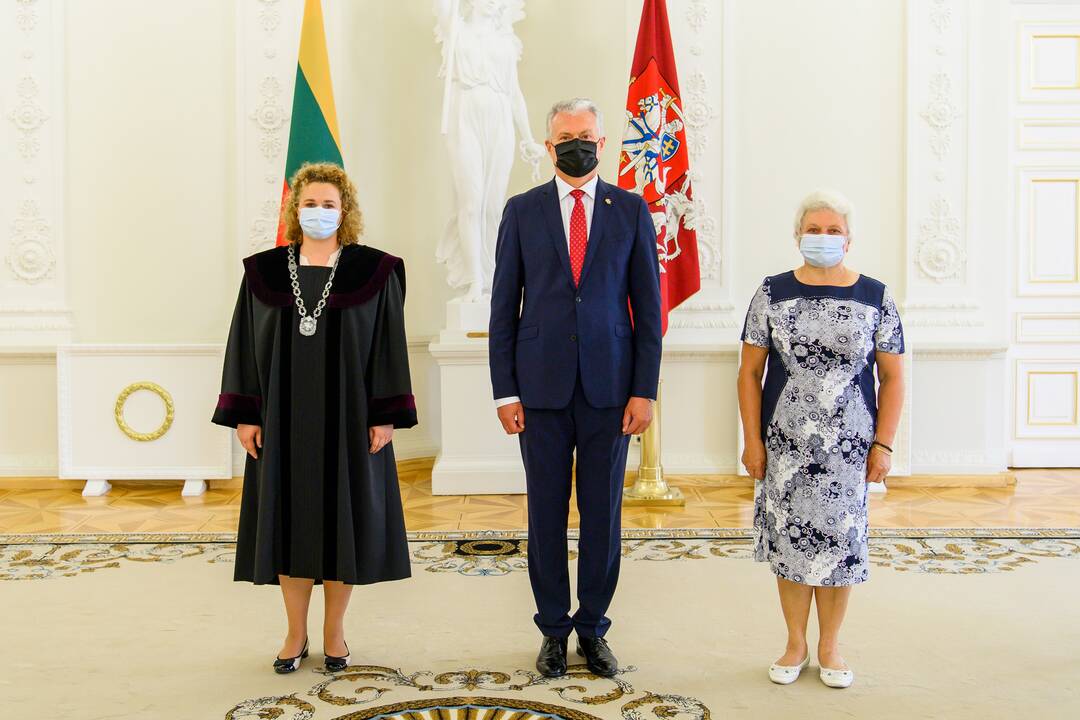 Prezidentas priėmė aštuonių teisėjų priesaikas