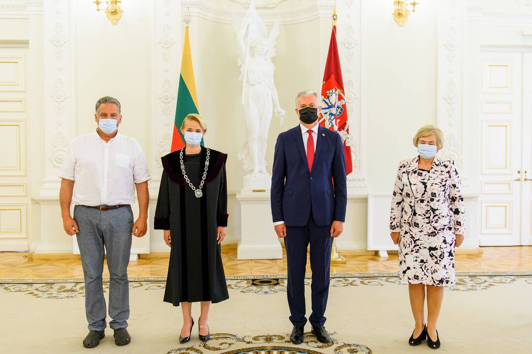 Prezidentas priėmė aštuonių teisėjų priesaikas