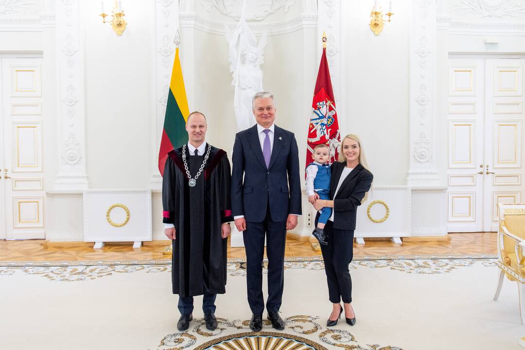 Prezidentas priima teisėjų priesaikas