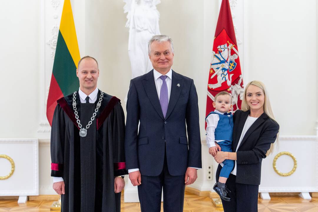 Prezidentas priima teisėjų priesaikas