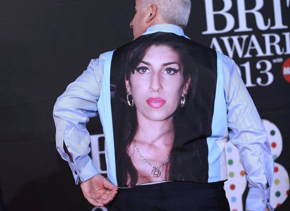 Londone atidengta velionės dainininkės A. Winehouse statula