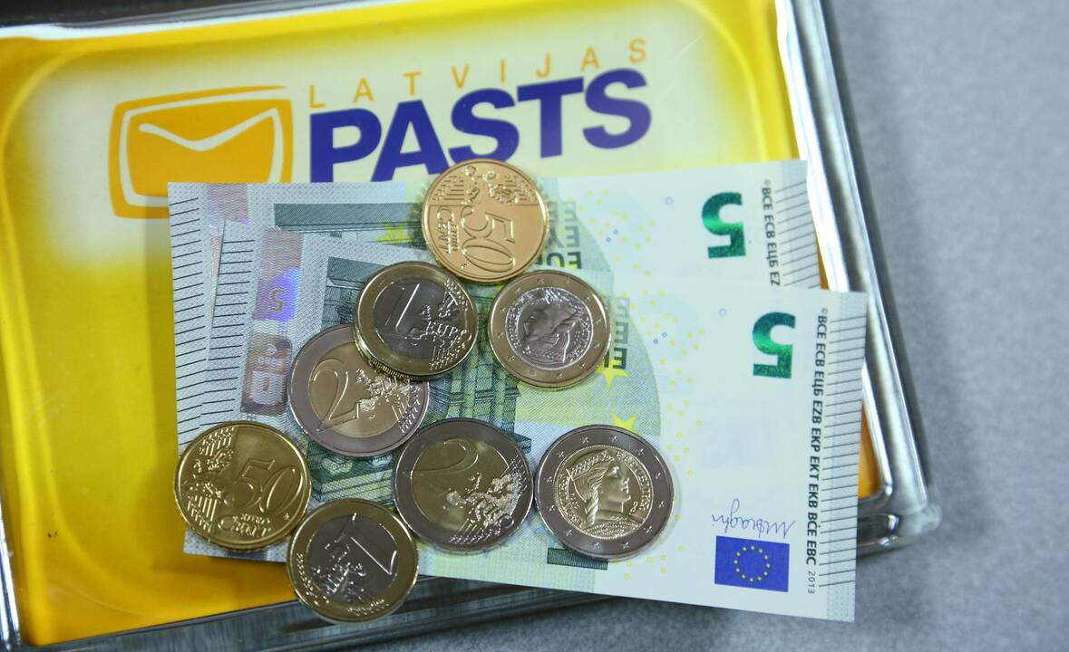 Euro sukaktuvės Latvijoje: džiaugsmas, nostalgija ir išsprūstantis latas