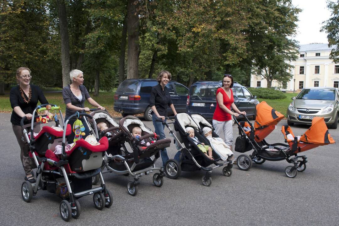 Daugėja tėvų, norinčių savo atžaloms duoti dvigubą pavardę