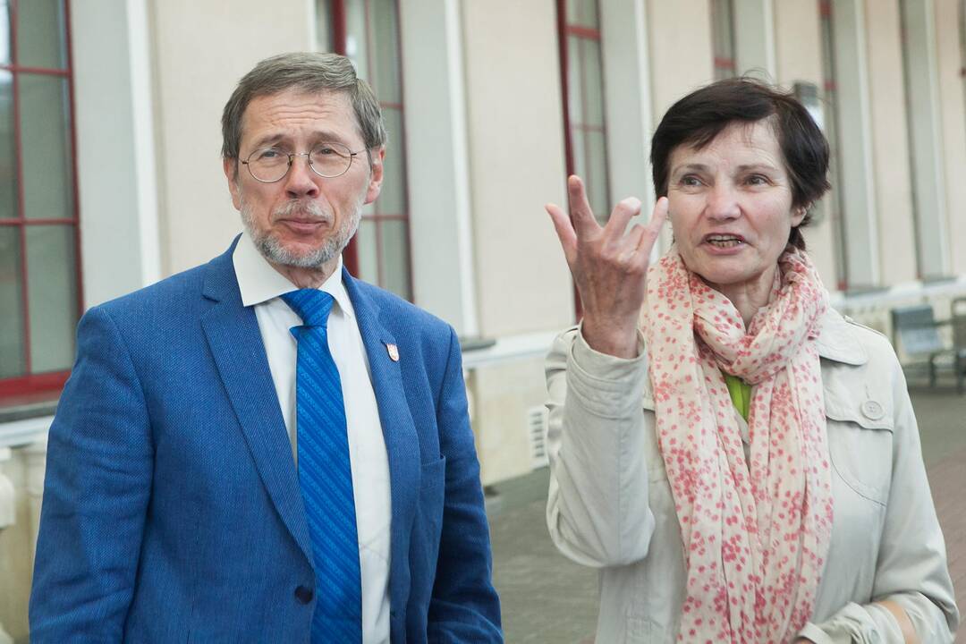 „Lietuvos geležinkeliai“ traukinius papuošė Vyčiu