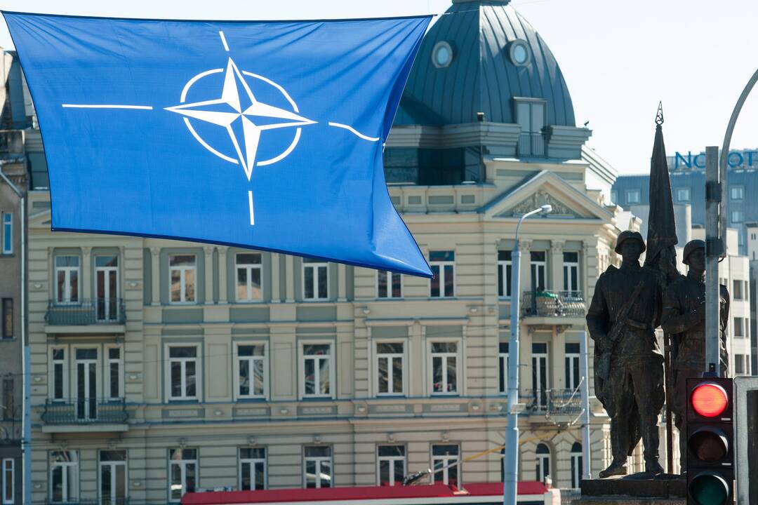 NATO kaltina Rusiją tarptautinių įsipareigojimų laužymu