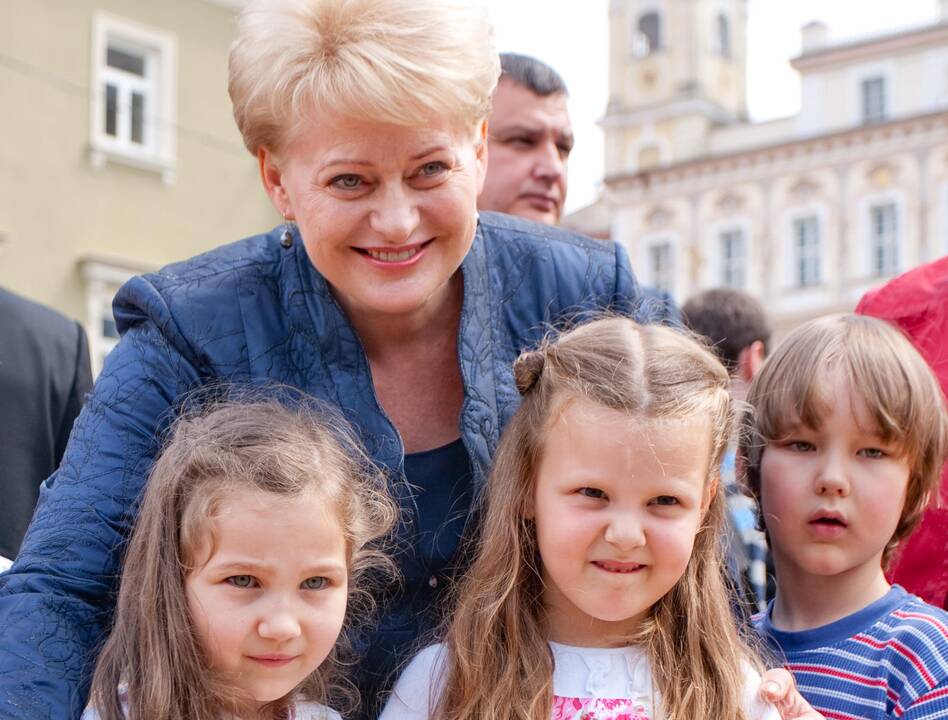 Prezidentė užsimojo sumažinti vaikų namų globotinių skaičių