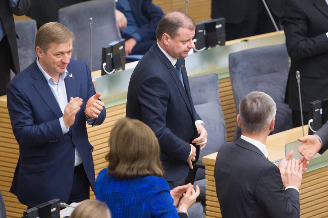 „Valstiečių“ populiarumo banga slūgsta