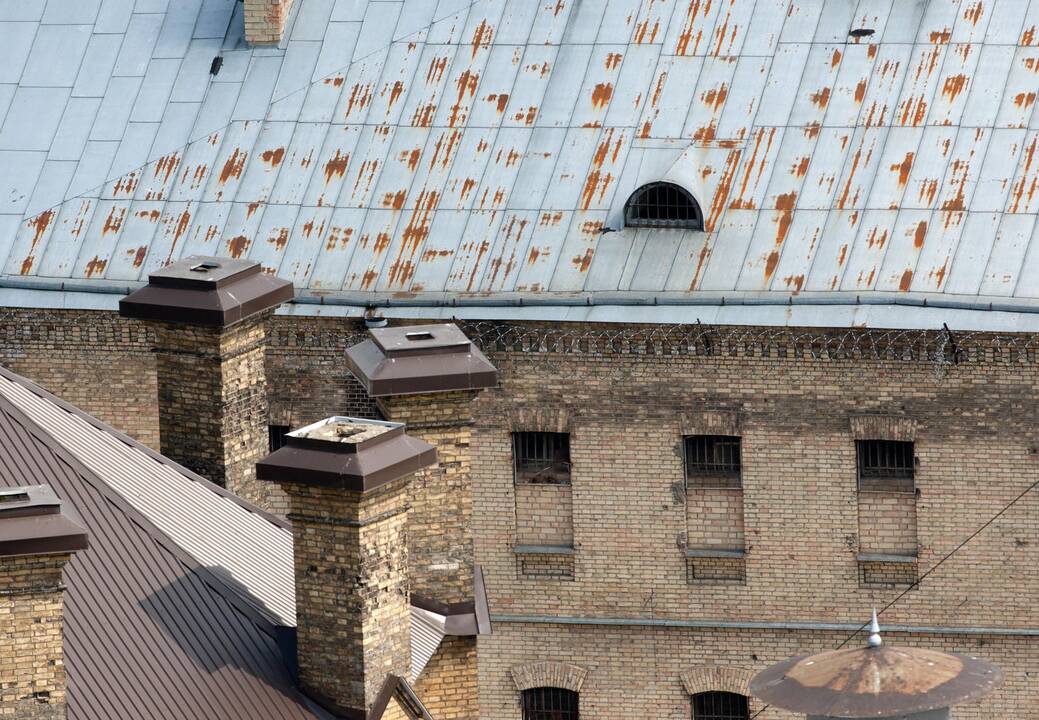 Pro Vilniaus pataisos namų penkto aukšto langą iššoko nuteistasis