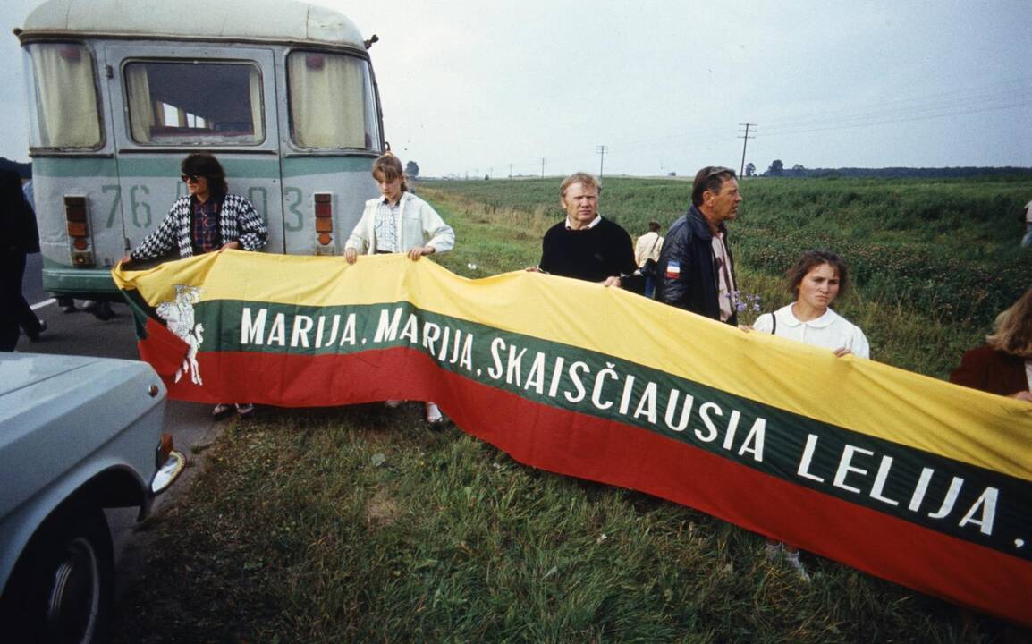 Vėliavas Sąjūdžio metu siūdavo naktimis iš chalatų ir kaspinų