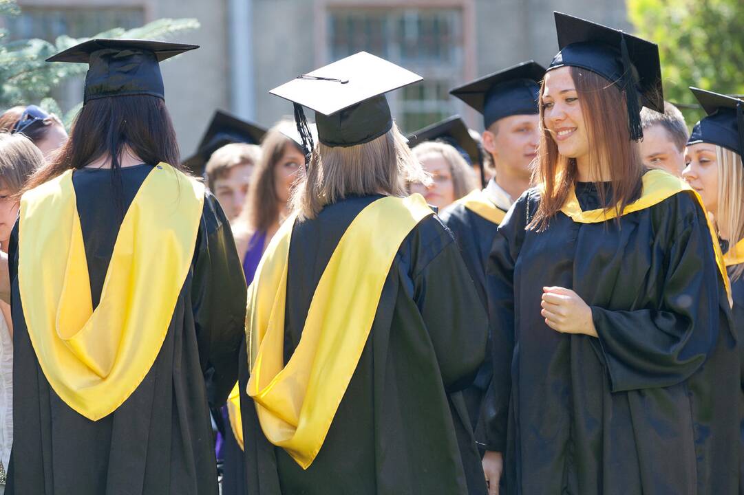 Švietimo ministerija siūlo didinti normines studijų kainas