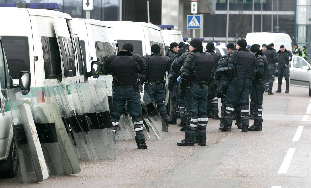 Kariuomenei karo atveju talkins ir premjero apsauginiai, ir riaušių policija