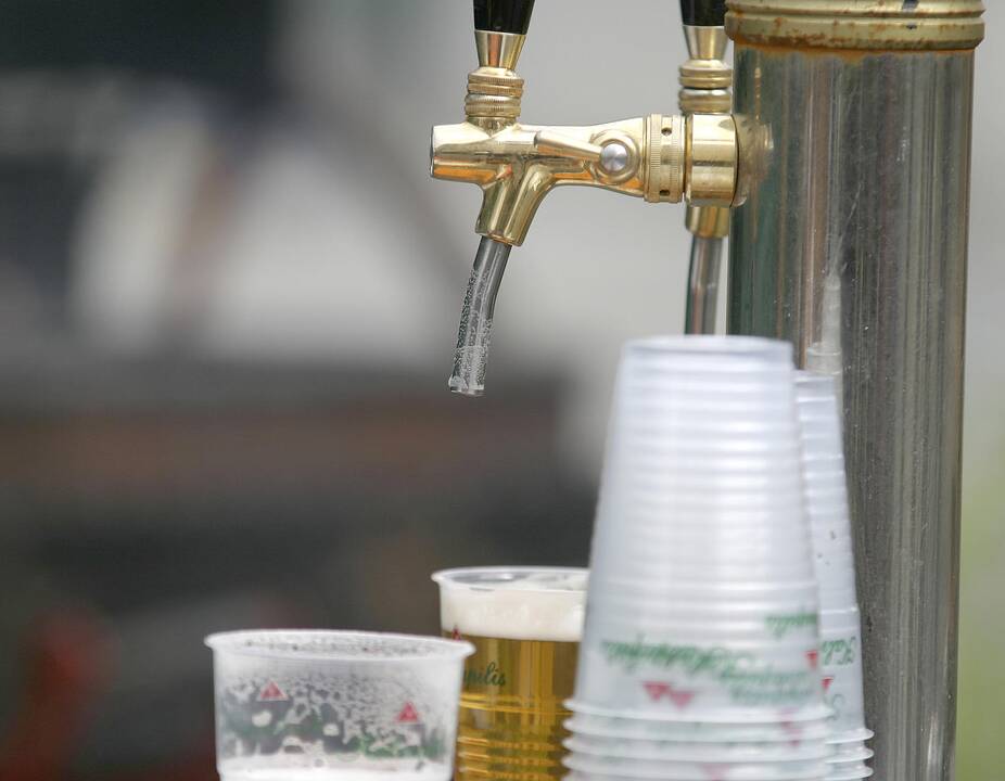 Masiniuose renginiuose nebeliks alkoholio?