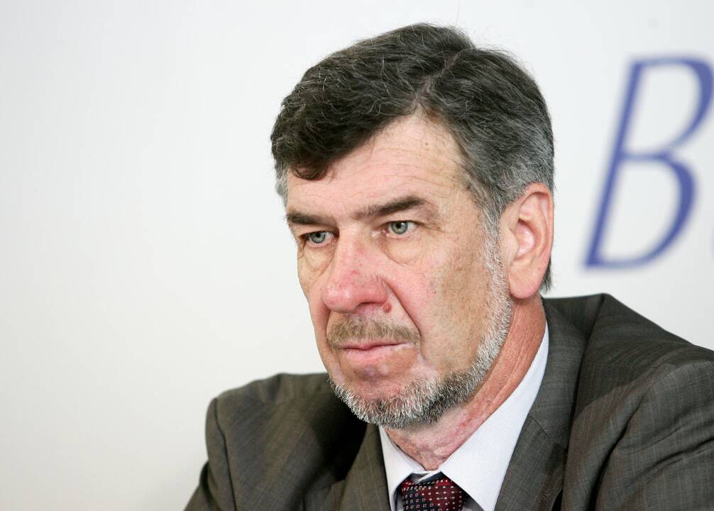 Prisiekė naujas VTEK narys R. Valentukevičius