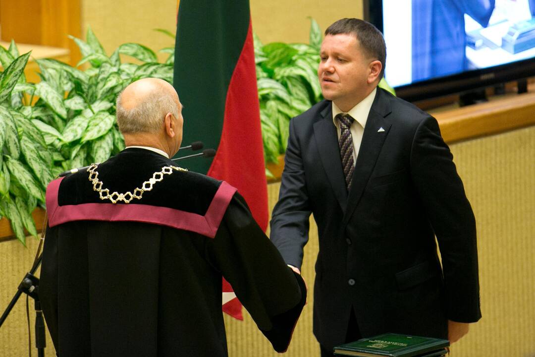 Seimas panaikino „darbiečio“ D. Ulicko neliečiamybę