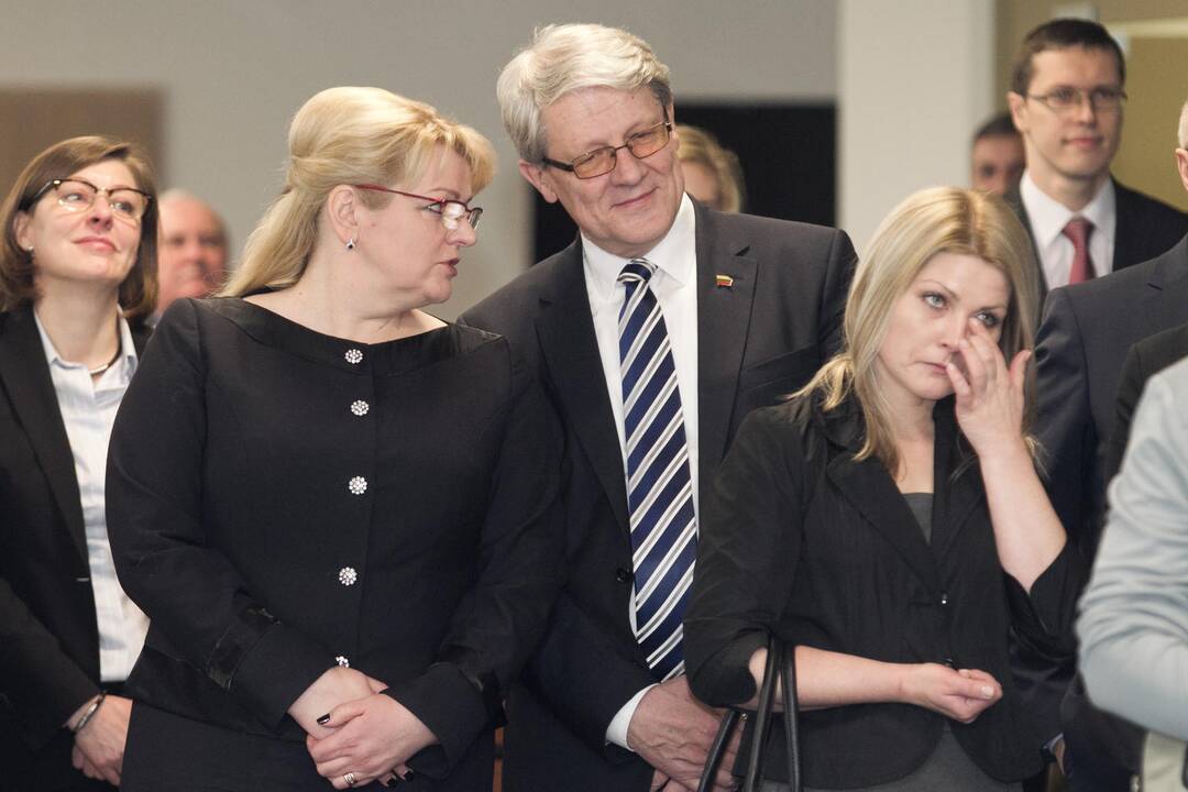Trakų rajone atidaryta optinių lęšių gamykla