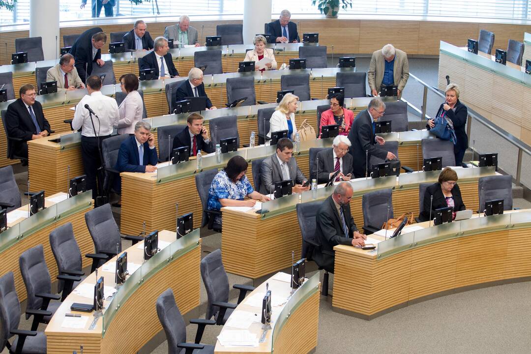 Seimo neeilinė sesija baigėsi po kelių minučių