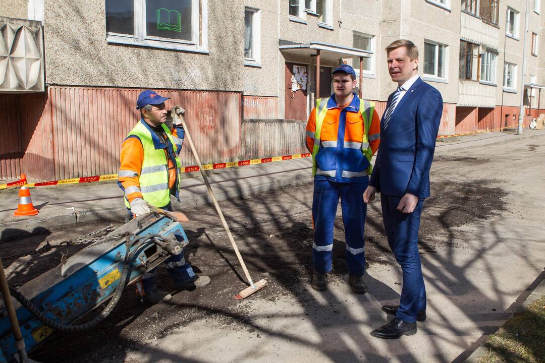 Tvarkomi Vilniaus daugiabučių kiemai